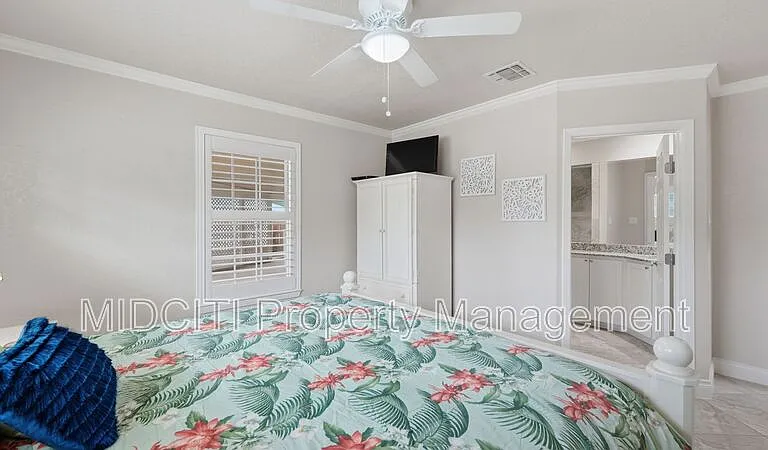156 Trelawney St — Photo 40