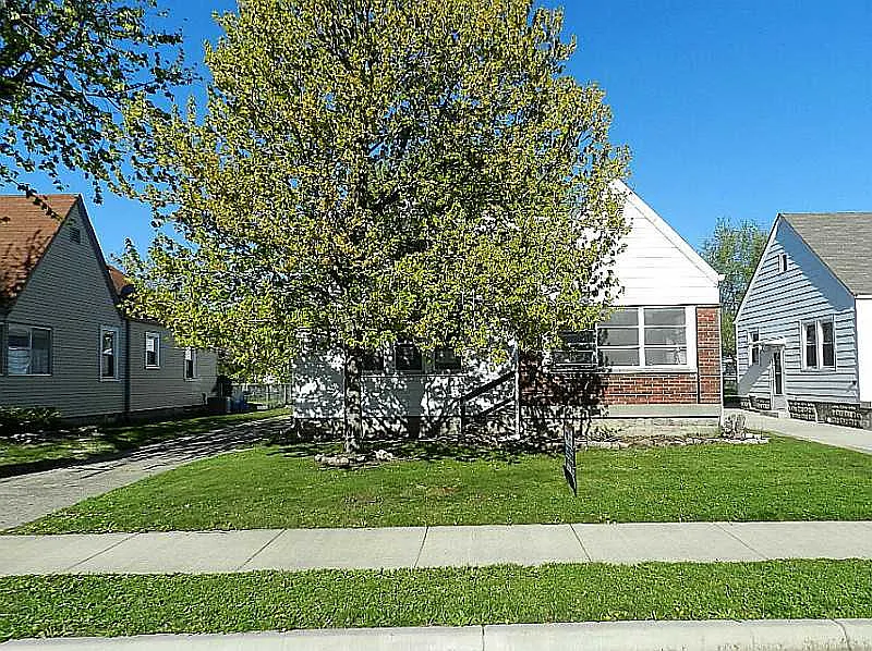 1714 Gerrard Ave photo 1