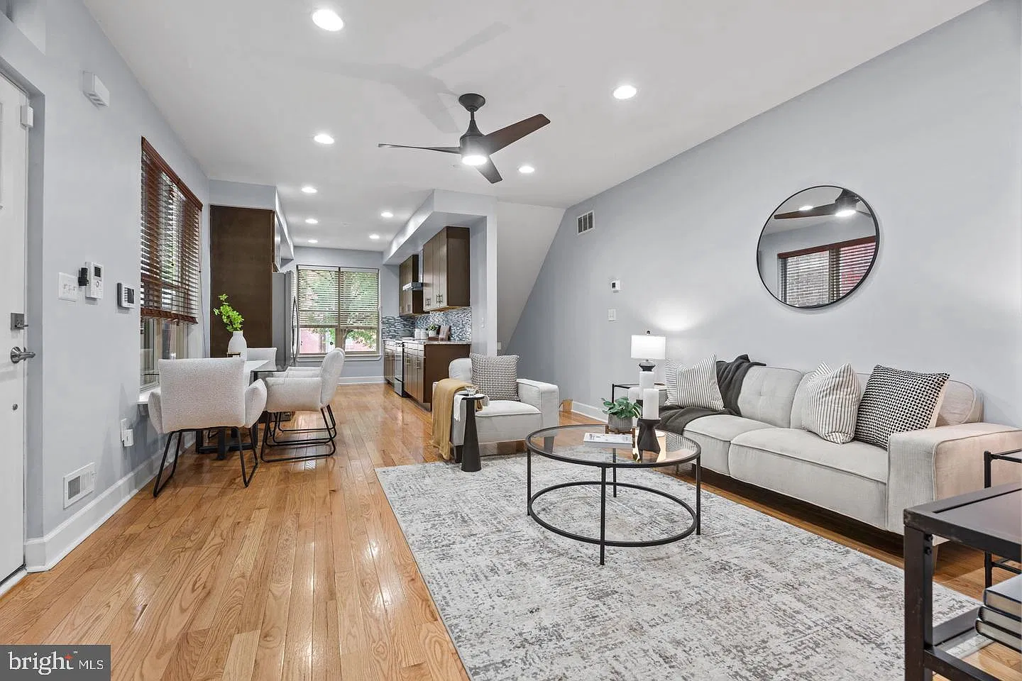 2 bed, 2.0 bath, 1418 sqft, $2,200 — Photo 2
