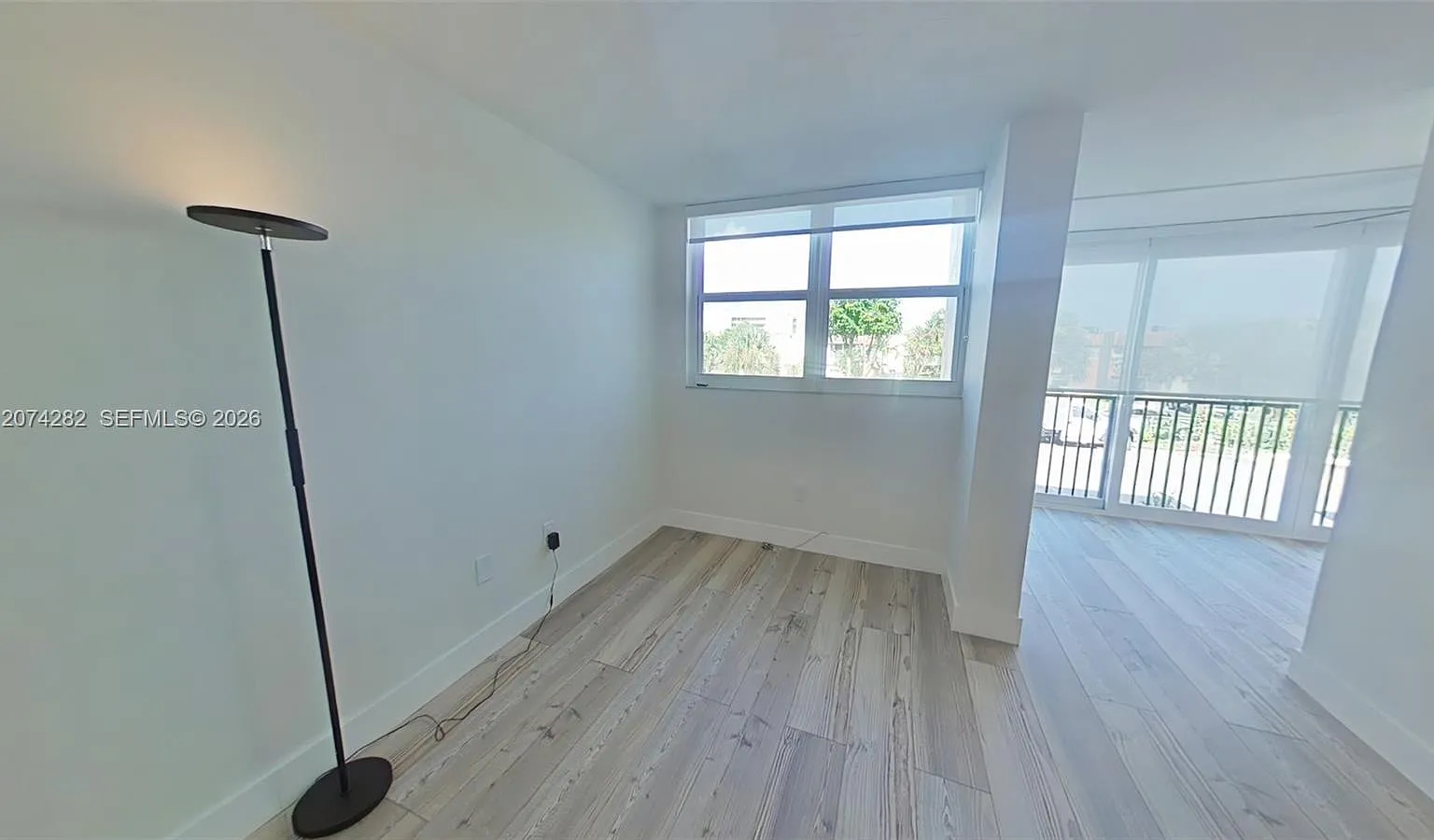 Versailles Gardens I Condo — Photo 2