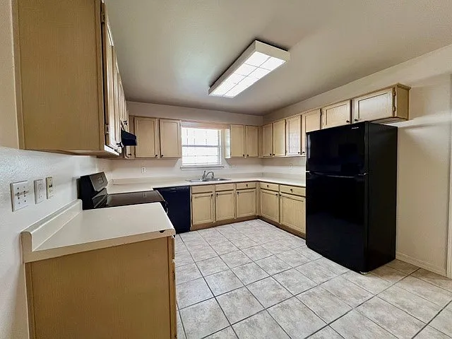 5641 W Fountain St — Photo 6
