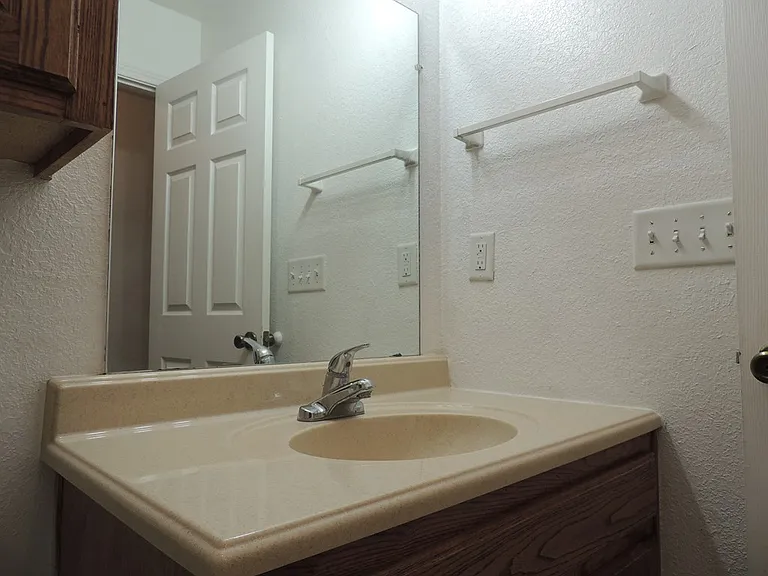 930 Edwards St — Photo 10