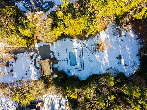 2nd image of 21 Sparhawk Dr