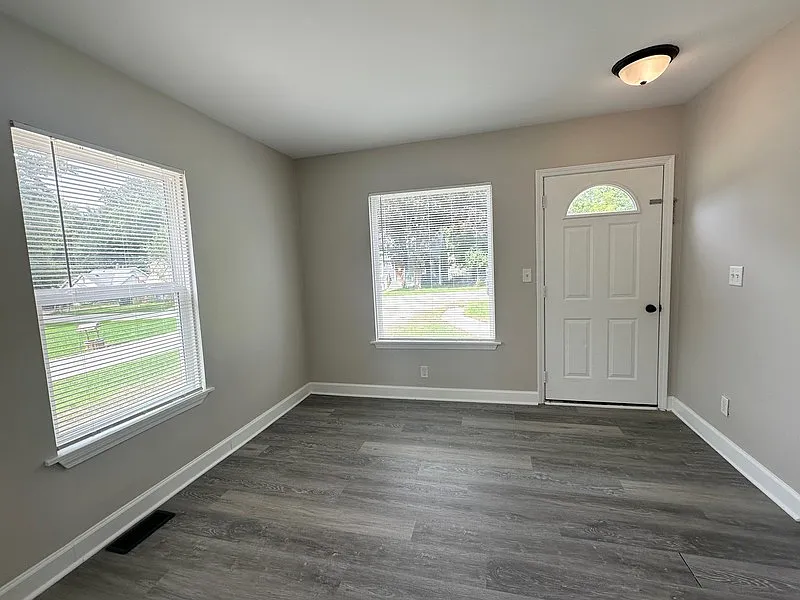 2 bed, 1.0 bath, 760 sqft, $1,365 — Photo 2