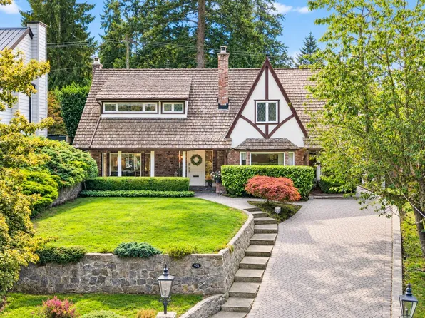971 Canyon Blvd, North Vancouver, BC V7R 2K2