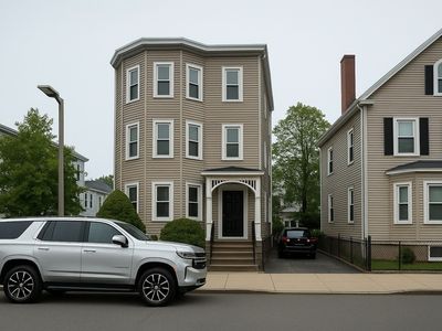 915 E 4th St, South Boston, MA, 02127