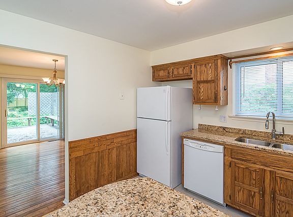 4th image of 2087 Yorktown Dr