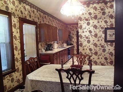 Open Breakfast and Kitchen Area
						:
						Kitchen & breakfast area open floor plan into den area great for family & party