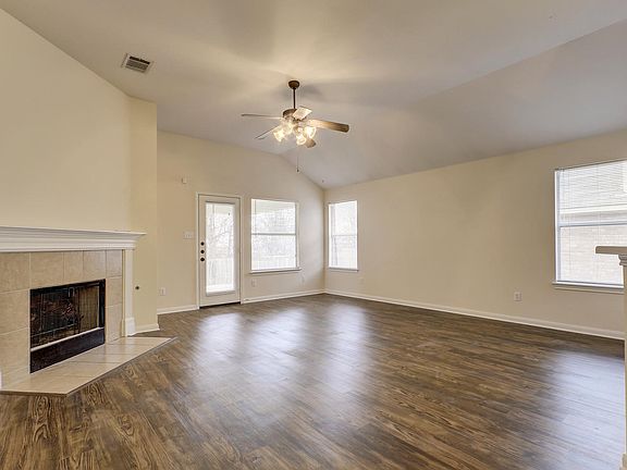 608 Pheasant Ridge Dr-large-005-Family 001-1500x994-72dpi_01