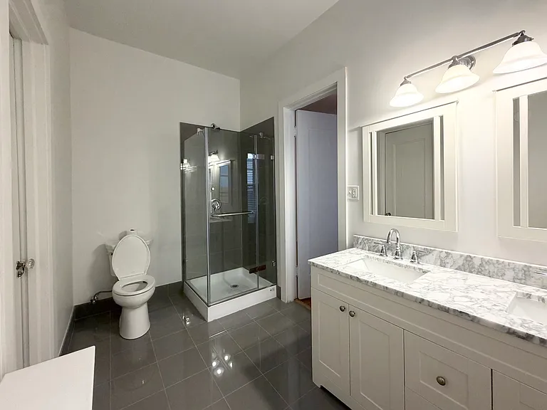 415 W Surf St #1A — Photo 11