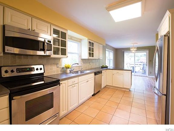 5th image of 9 Greenway Ct