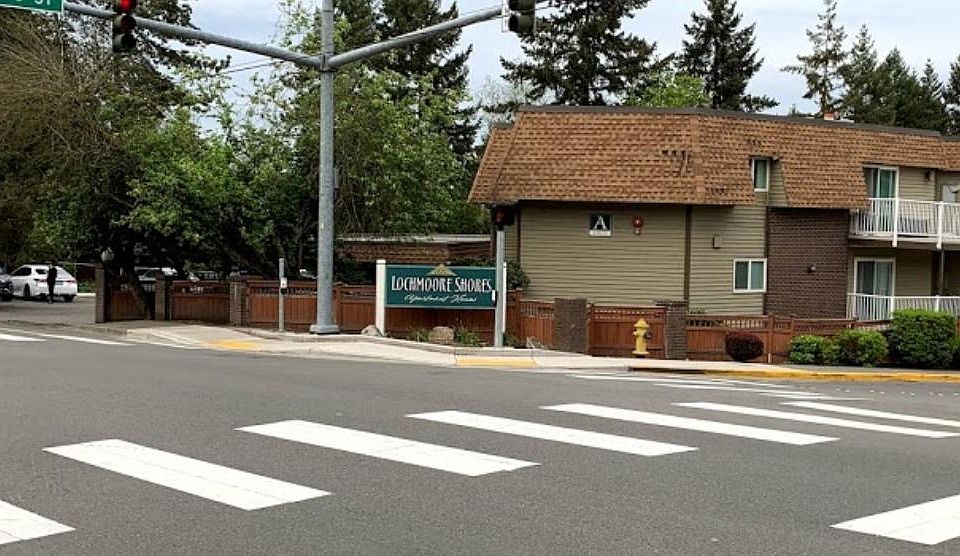 1st image of 4002 W Lake Sammamish Pkwy NE