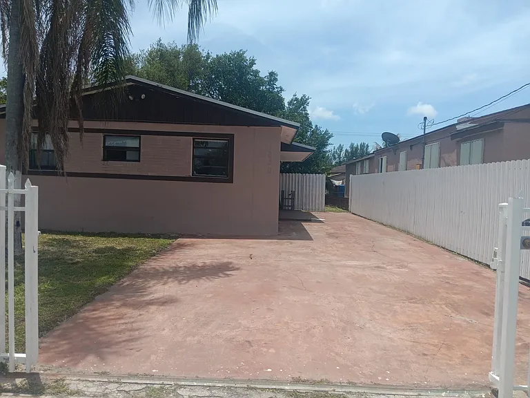 1630 NW 153rd St — Photo 7