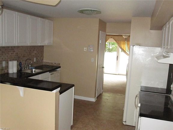 3rd image of 123 Windsor Pines Way APT A