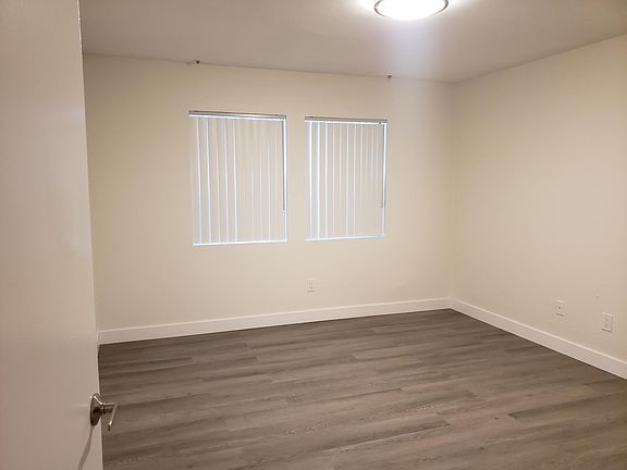 MASTER BEDROOM WITH 2 WINDOWS