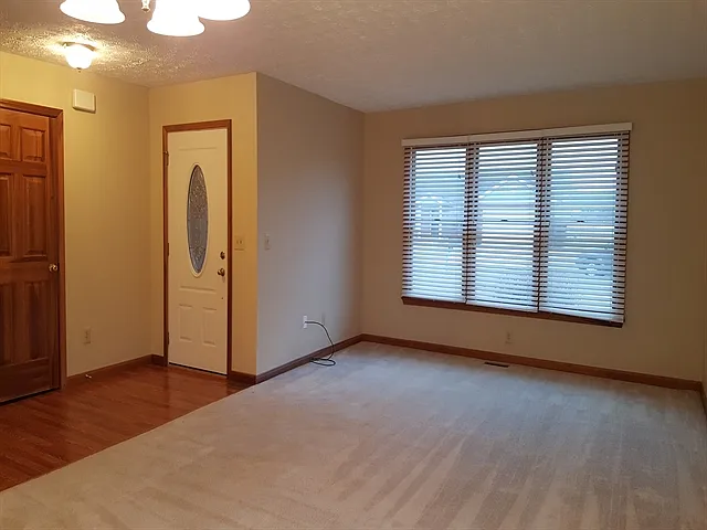 2630 Alexander Ct — Photo 5