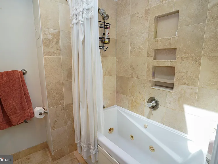 712 S Linwood Ave — Photo 9