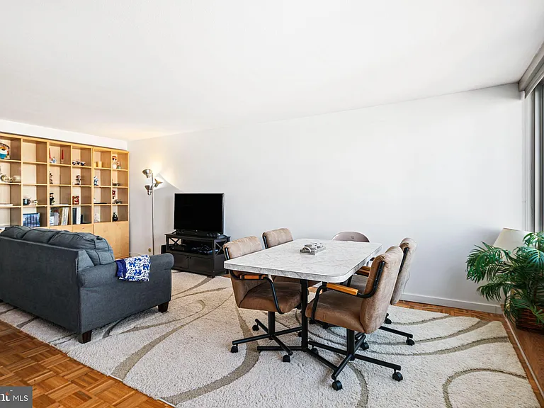 604 S Washington Sq #36-2106 — Photo 3