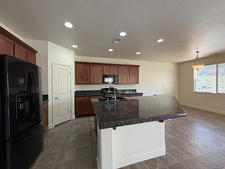 7179 Rutherford Dr — Photo 10