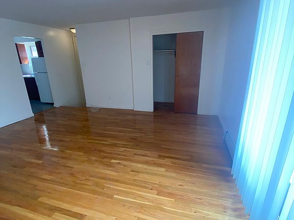 3rd image of 19 Bay 28th St Floor 2