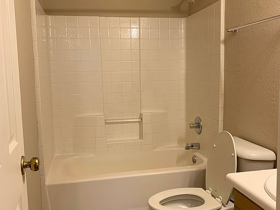 5th image of 605 Dakota St