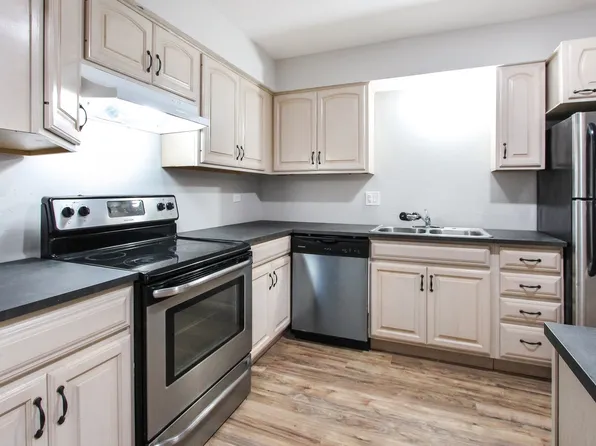 151 W Elk Trl, Carol Stream, IL