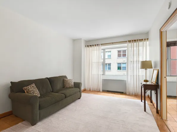 520 East 72nd Street image 3 of 10