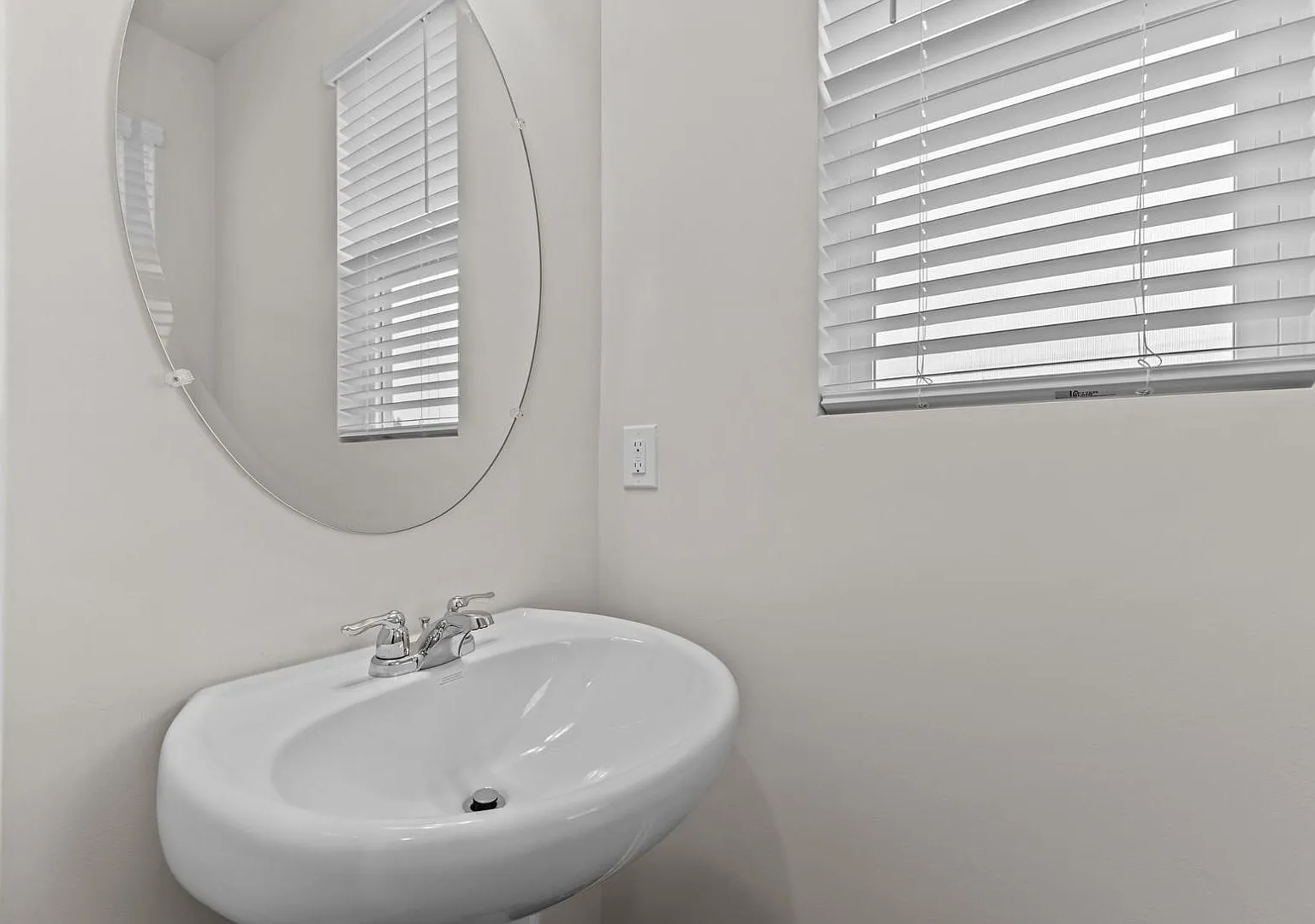3 bed, 2.5 bath, 1864 sqft, $1,925 — Photo 4