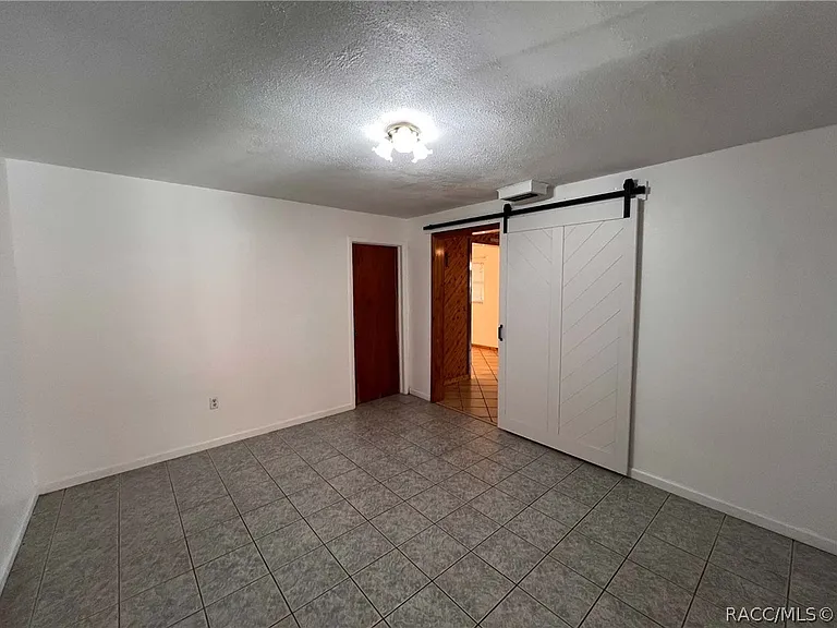 7660 W Tropical Ln — Photo 8
