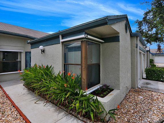 Home For Sale In Lakeside Green