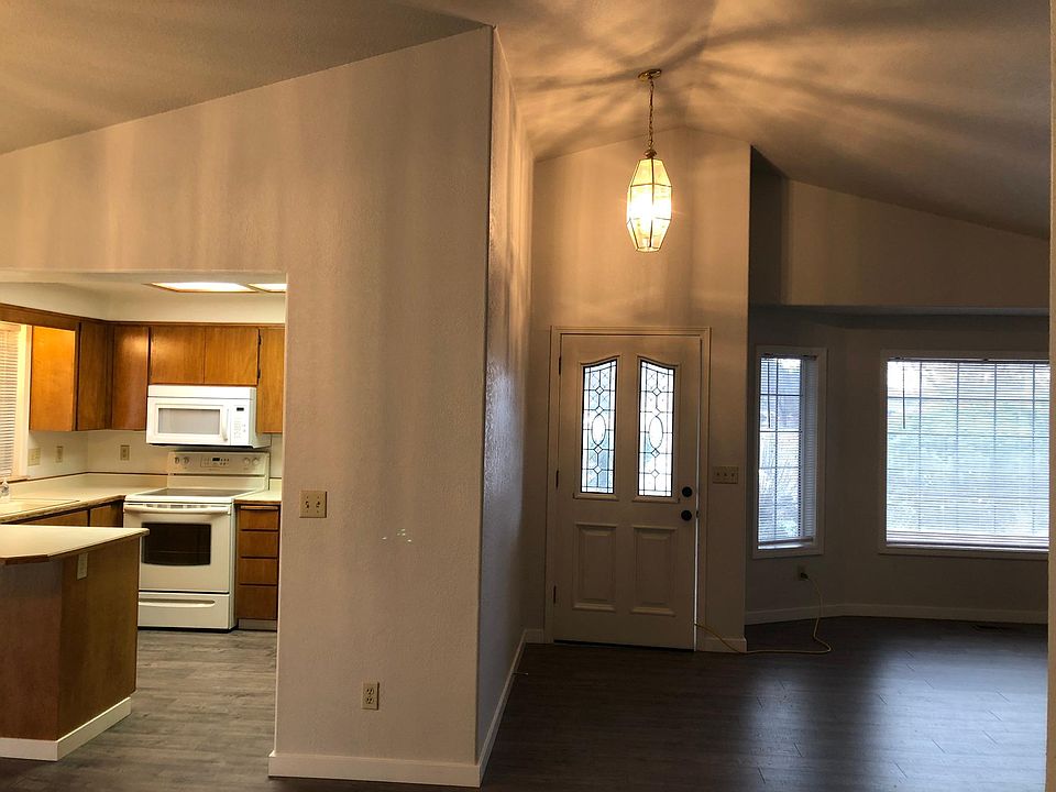 Entry, Vaulted ceilings, living room, kitchen