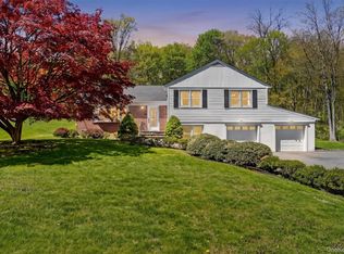 8 Aspen Way, Thornwood, NY 10594