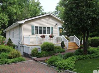 18 Laurel Rd, Kings Park, NY 11754