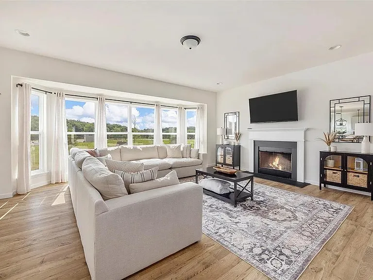 260 Liberty Valley Dr — Photo 3