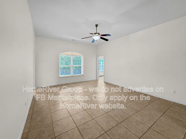 1720 Persimmon Dr — Photo 2