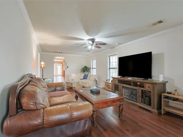 2410 Harris St, Baytown, TX 77521