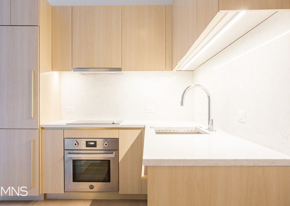 1st image of 250 W 19th St APT 5E