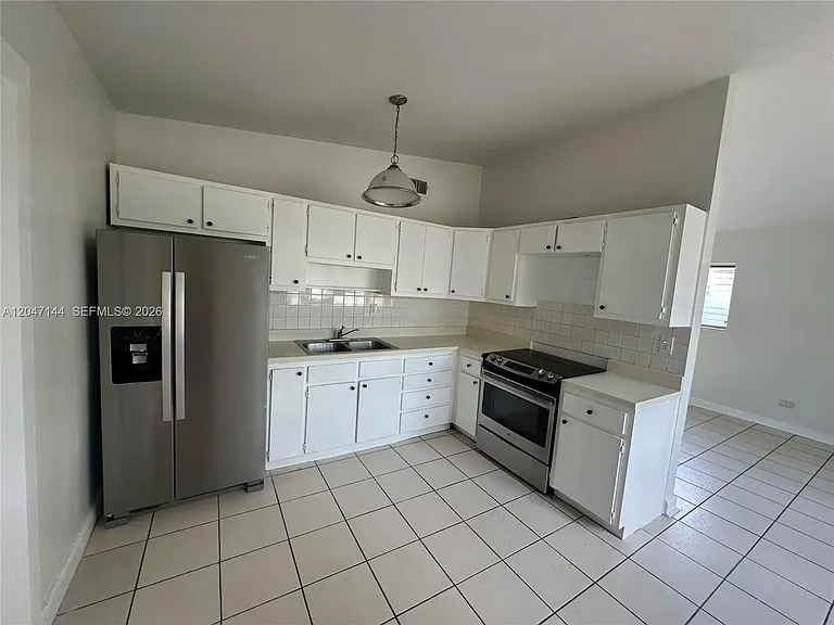 821 SW 2nd St — Photo 5