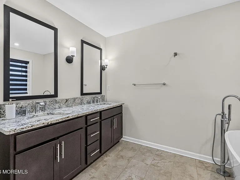 319 Tulip Ct — Photo 38