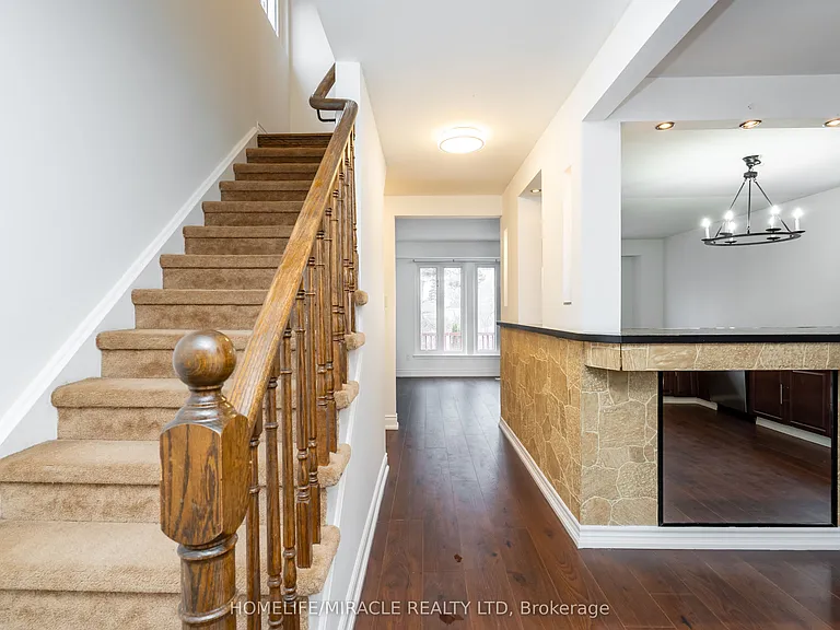 37 Banner Cres — Photo 5