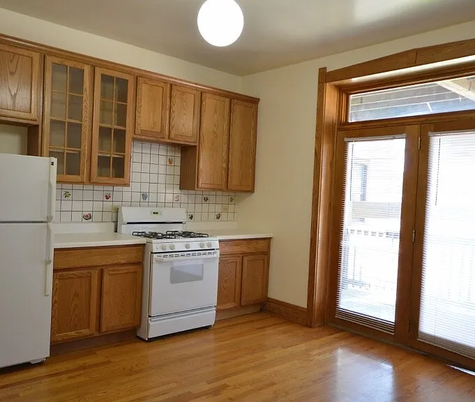 2118 W Berteau Ave #2 — Photo 4