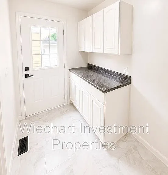 232 N Cherry St — Photo 14