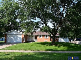 2021 Devoe Dr, Lincoln, NE 68506
