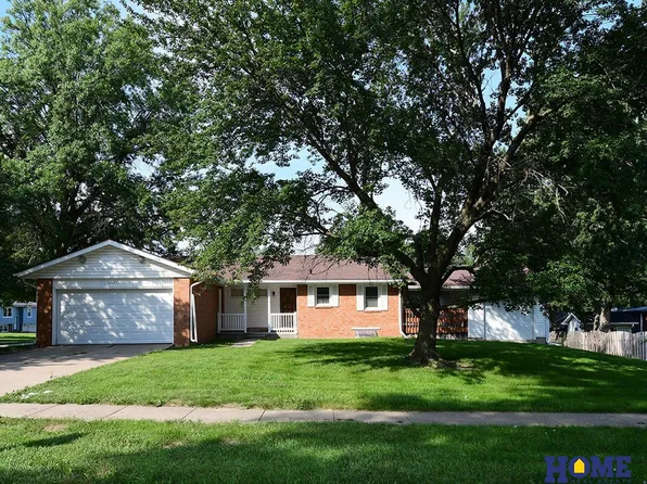 2021 Devoe Dr, Lincoln, NE 68506