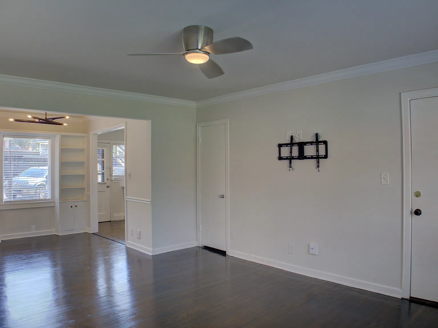 2 bed, 800 sqft, $1,300 — Photo 1
