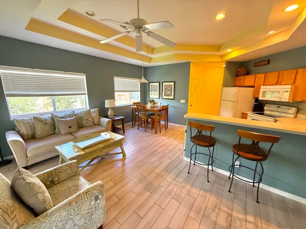 8247 Mulligan Cir, Port Saint Lucie, FL