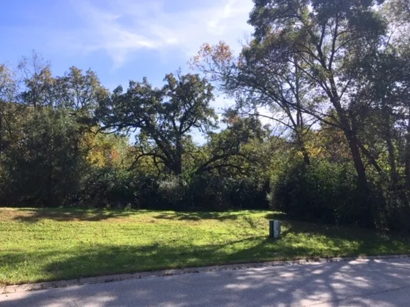 117 Spruce Ter, Island Lake, IL 60042