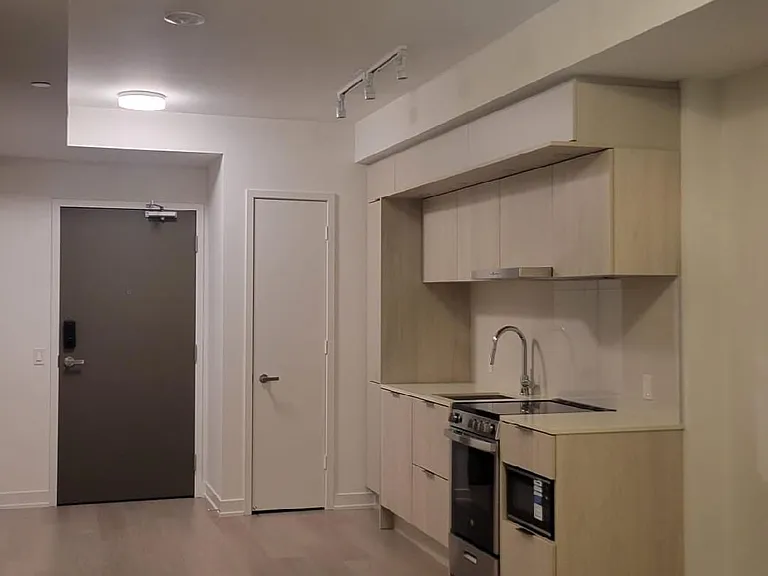 448 Burnhamthorpe Rd W #4810 — Photo 3