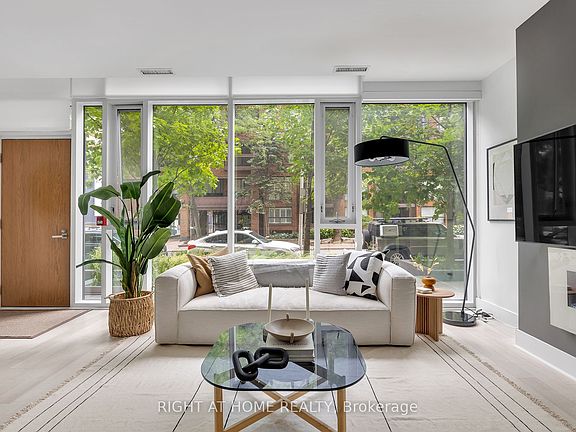 4th image of 32 Davenport Rd #Townhouse 101