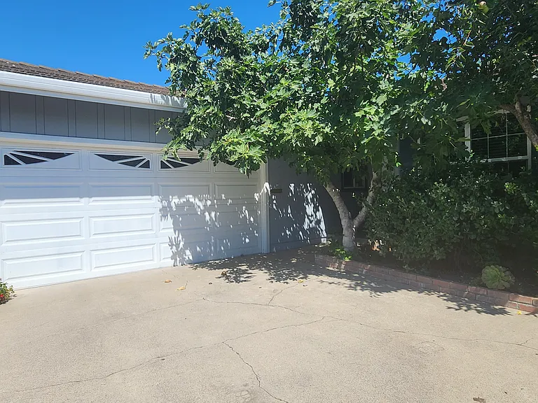 8401 La Riviera Dr — Photo 2